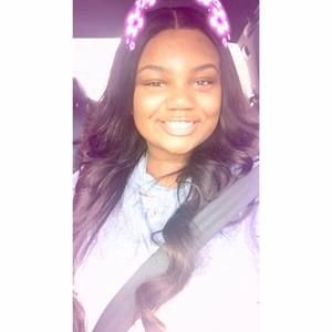 Meet your Posher, Alexis